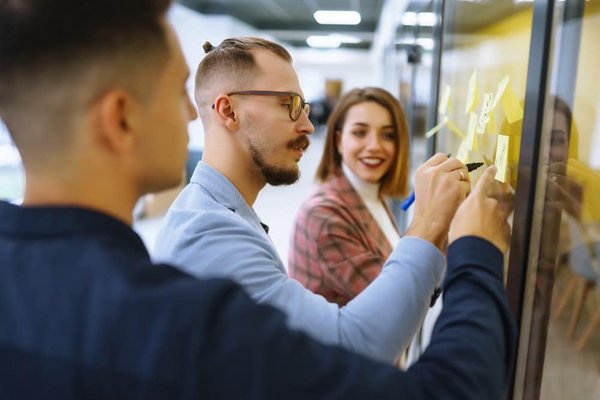 Comment créer une stratégie de contenu éducatif sur LinkedIn pour un cabinet de conseil en management ?